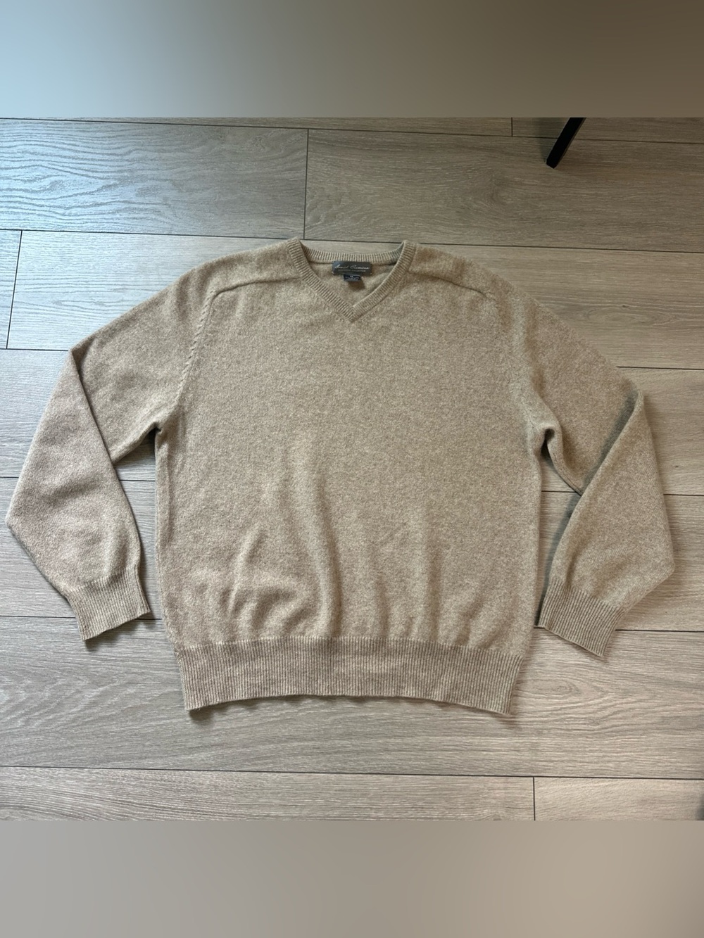 Men's DANIEL CREMIEUX Size M Tan Brown V-Neck CASHMERE Sweater